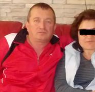 Gheorghe a fost ucis de soția sa, în timp ce organizau parastasul mamei sale. Femeia l-a înjunghiat de două ori, în bucătărie, după o ceartă
